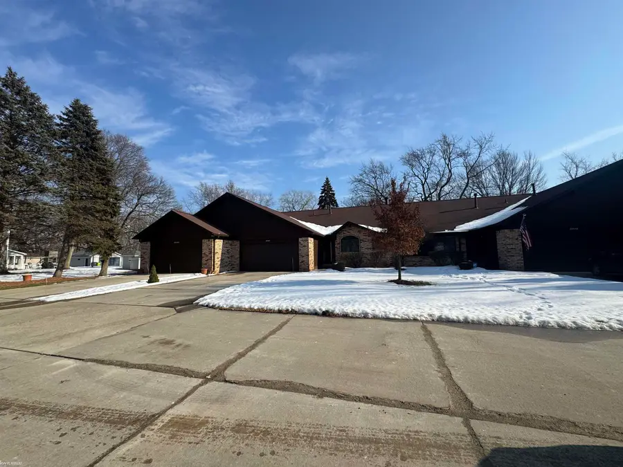 38562 Moravian DR, Clinton Township, MI 48036 - #2