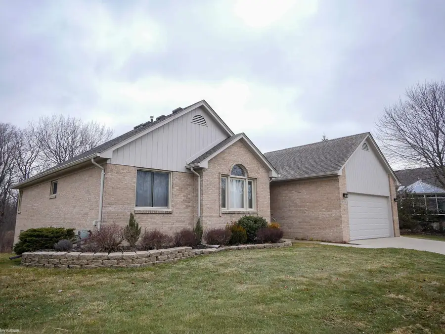 21133 Parkplace LN, Clinton, MI 48036 - #3