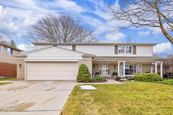 19806 Wedgewood DR, GrossePointeWoods, MI 48236