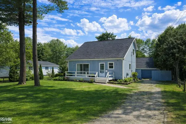 919 Smith ST, Algonac, MI 48001