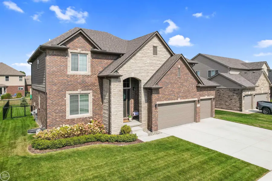 24487 Brookshire DR, Macomb, MI 48042 - #2