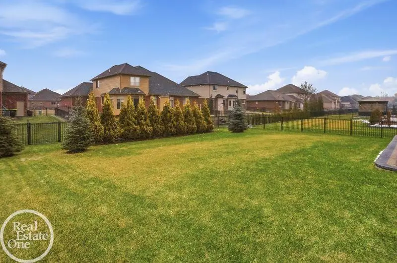 24487 Brookshire DR, Macomb, MI 48042 - #3