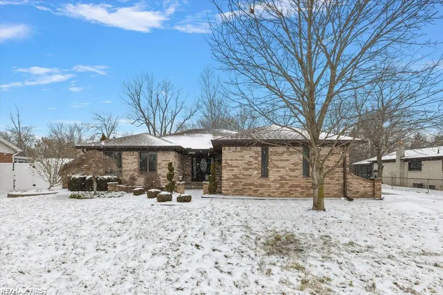 44357 Thunder Bay DR, Clinton, MI 48038 - #2