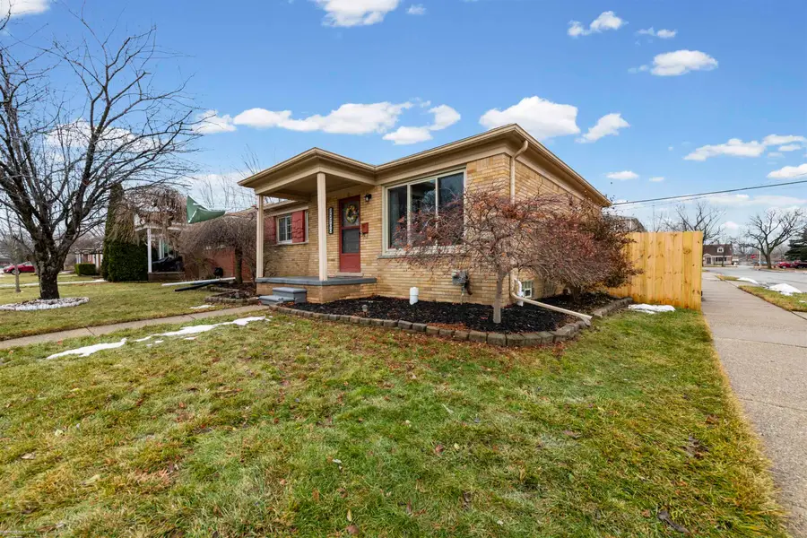 22700 Harper Lake AVE, Saint Clair Shores, MI 48080 - #2