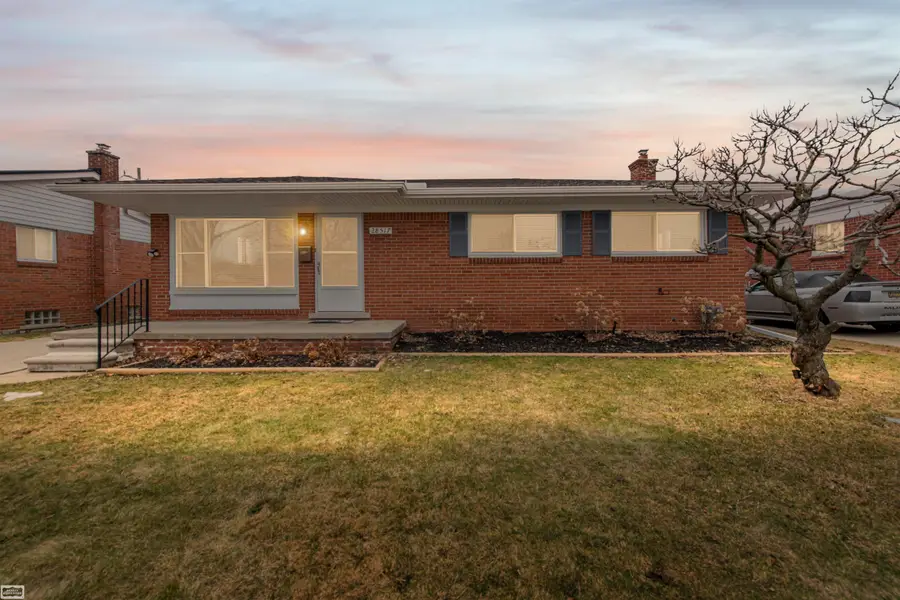 28517 Grant ST, Saint Clair Shores, MI 48081 - #2