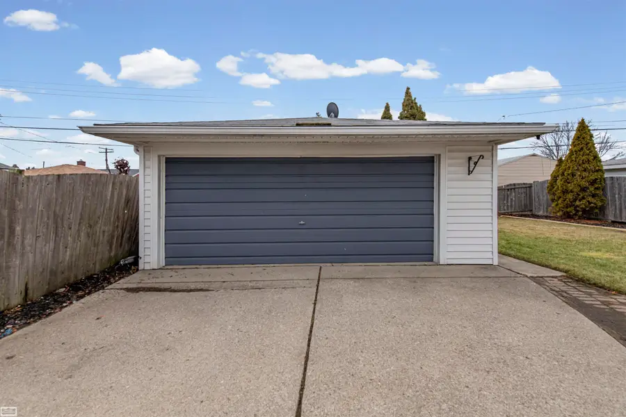 28517 Grant ST, Saint Clair Shores, MI 48081 - #3