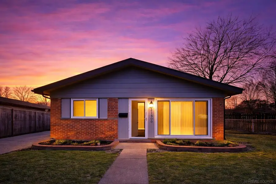 31800 Briar LN, Saint Clair Shores, MI 48082 - #2