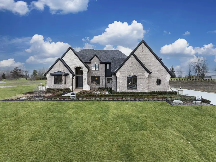 67770 Overlook Trail DR, Washington, MI 48095 - #2