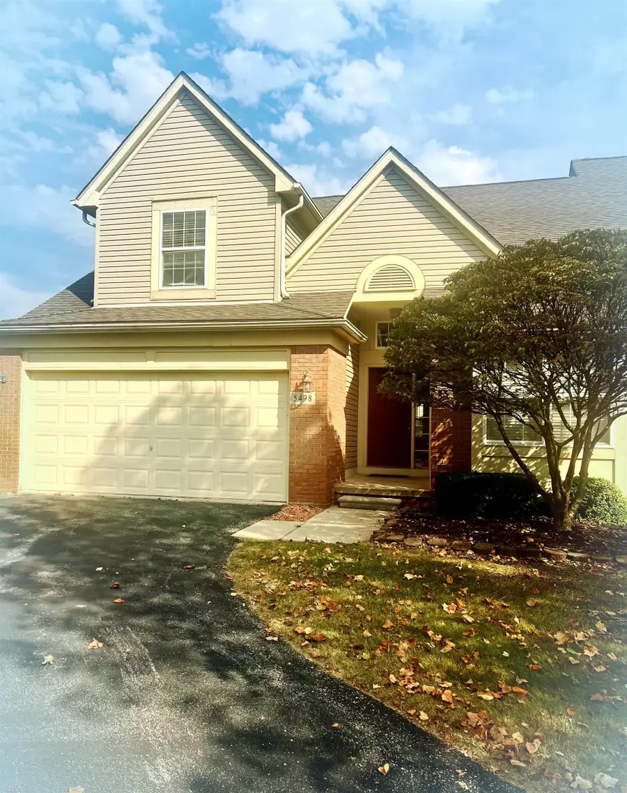 5498 Greenway DR, Trenton, MI 48183 - #2