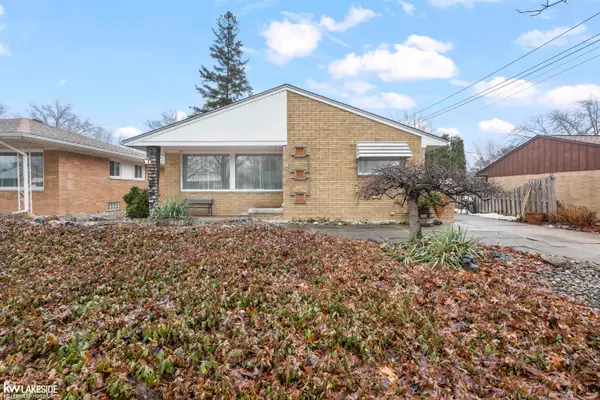 24312 Ursuline ST, StClairShores, MI 48080