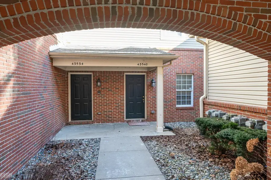 43540 Pendleton CIR, Sterling Heights, MI 48313 - #3