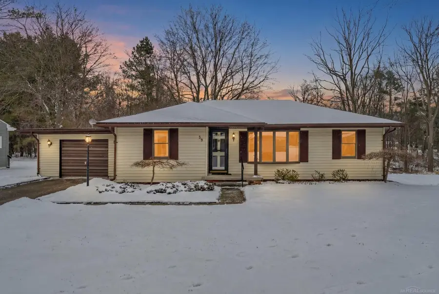 39 S Flower ST, Croswell, MI 48422 - #2