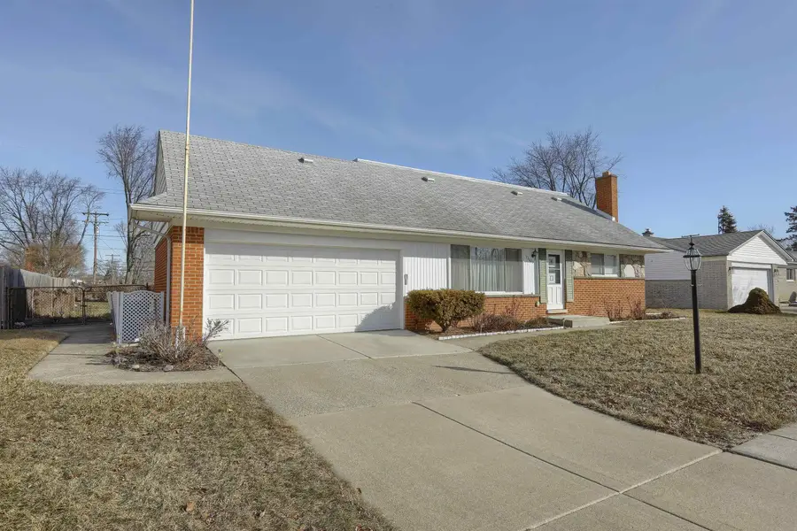 23627 Thornton ST, Clinton Township, MI 48035 - #2