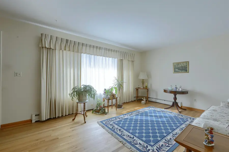 23627 Thornton ST, Clinton Township, MI 48035 - #3