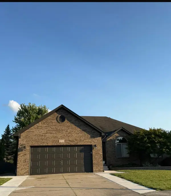 19732 Fillmore Dr, Macomb, MI 48044