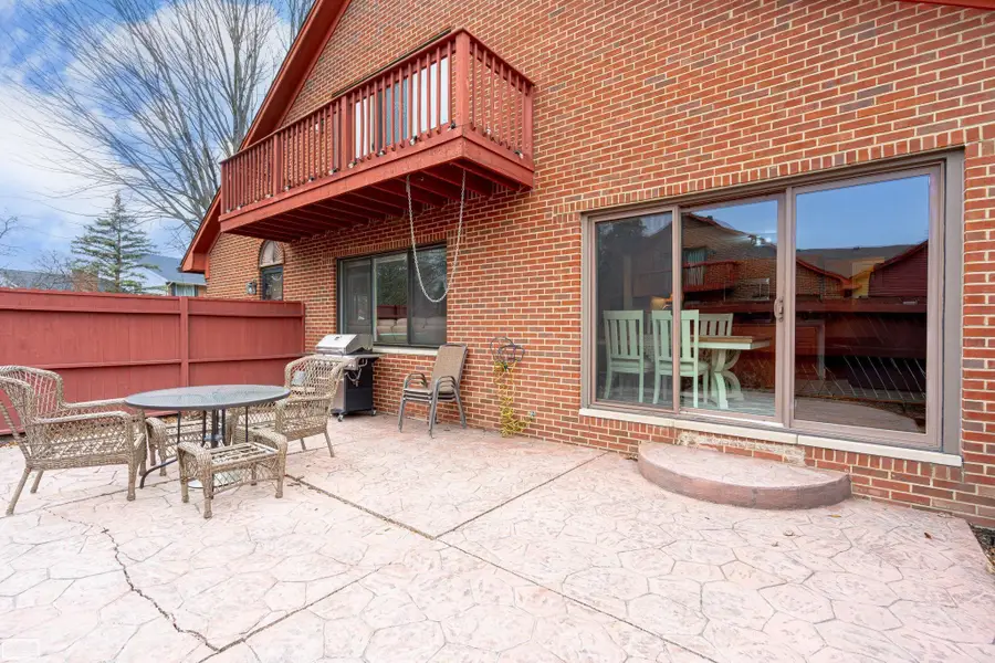 42265 Lochmoor ST, Clinton, MI 48038 - #3