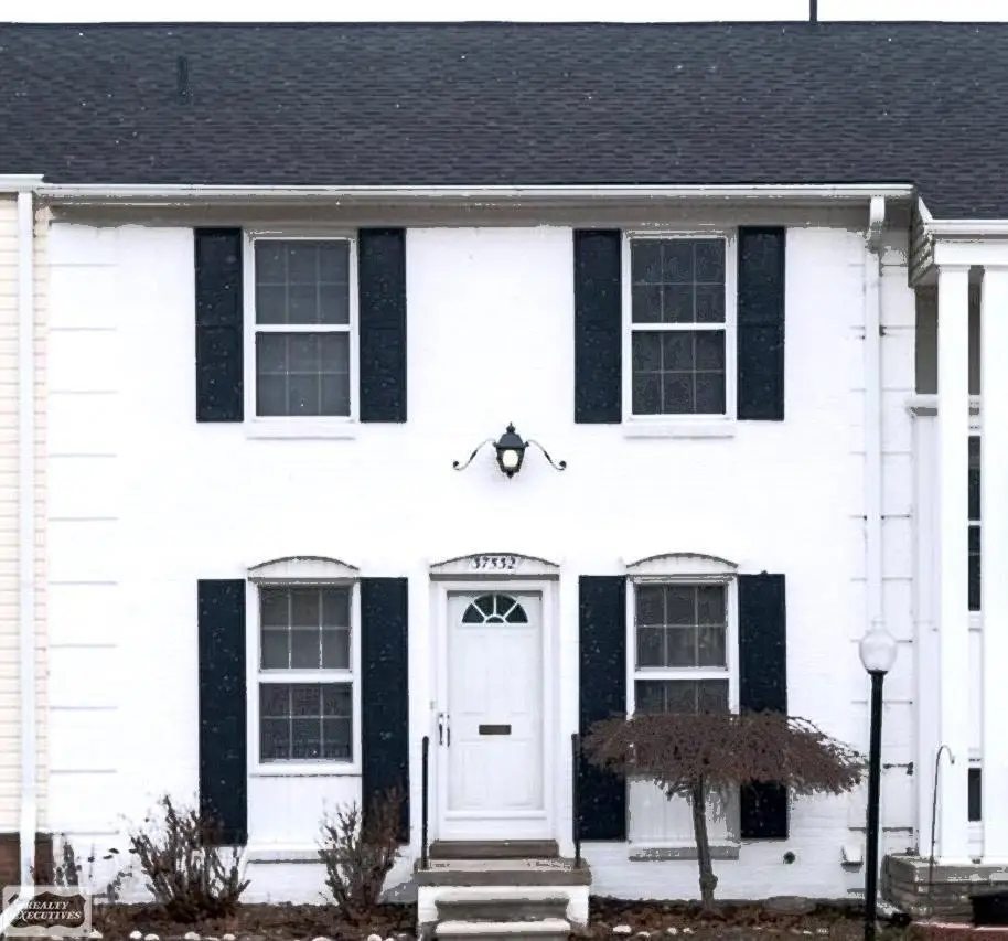 37532 Charter Oaks, Clinton Township, MI 48036 - #1