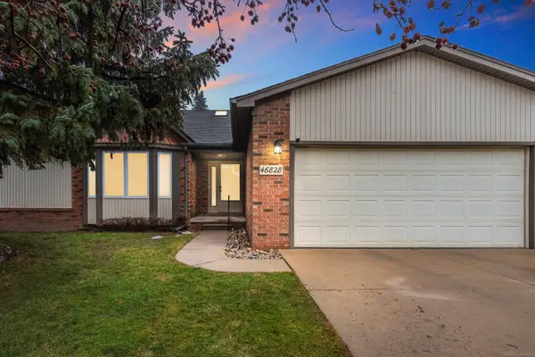 46828 Scotch Pine LN, Macomb, MI 48042