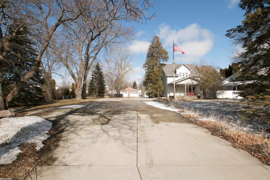 23515 Glenwood RD, Clinton Township, MI 48035 - #3