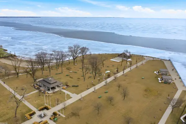 32203 Jefferson AVE, StClairShores, MI 48082