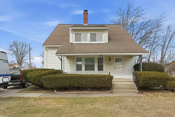 32203 Jefferson, StClairShores, MI 48082