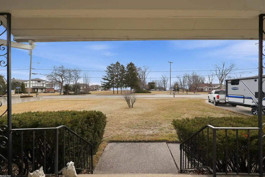 32203 Jefferson, Saint Clair Shores, MI 48082 - #2