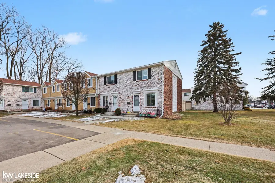 11518 Messmore RD, Utica, MI 48317 - #3