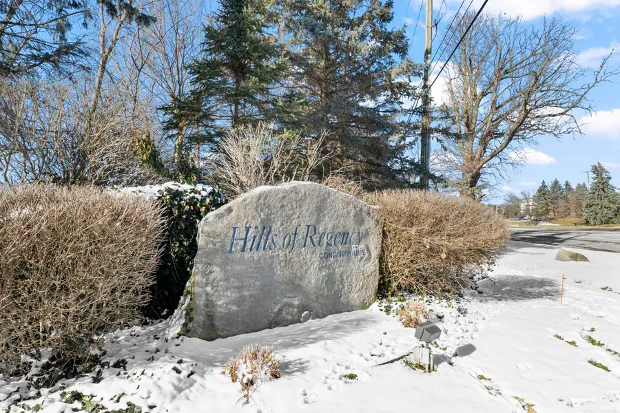 2108 Monarch DR, Utica, MI 48316 - #3