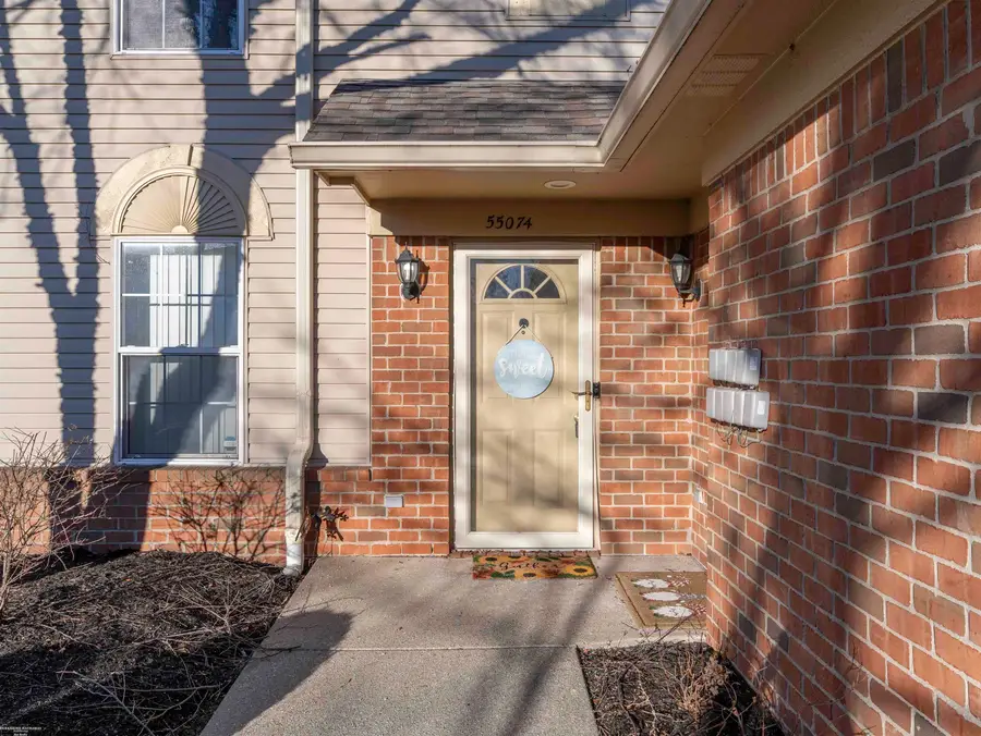 55074 Westchester DR, Shelby, MI 48316 - #3