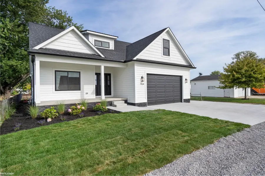 7424 Pointe Tremble RD, Pearl Beach, MI 48001 - #2