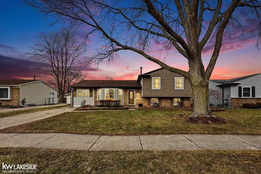 50161 Waterloo NONE, Chesterfield, MI 48047 - #2