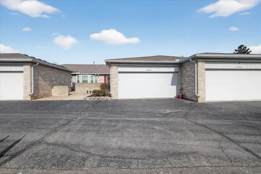 48564 Hudson Bay CT, Utica, MI 48315 - #3