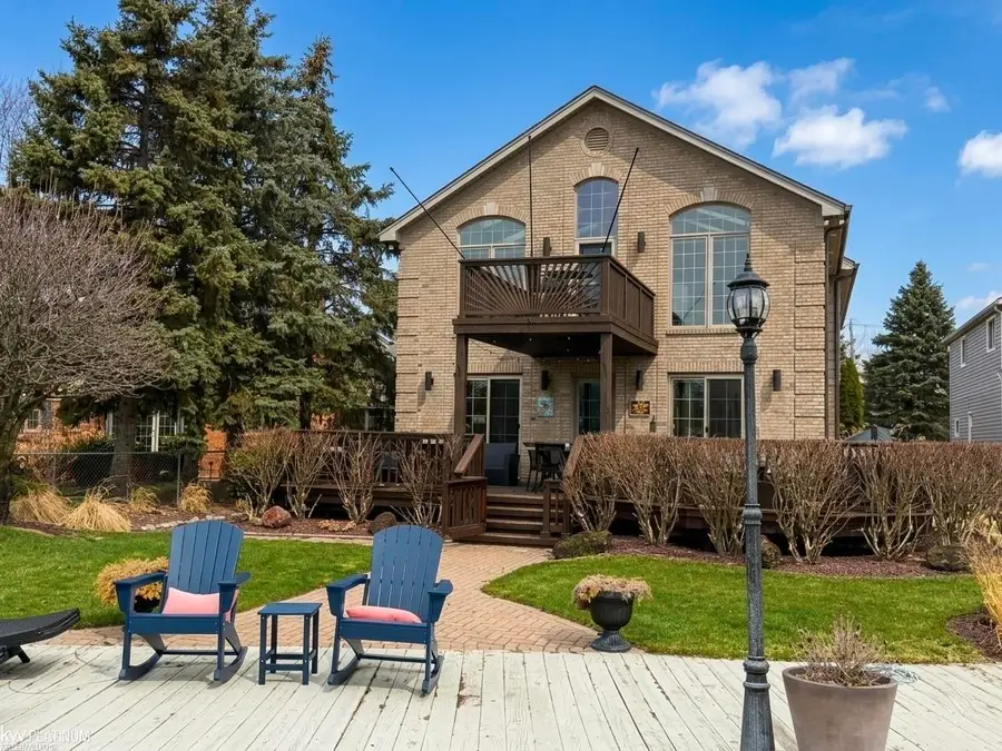 29420 Grandview ST, Harrison, MI 48045 - #3