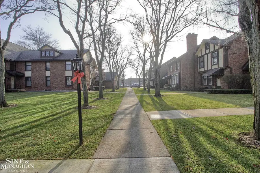 1750 Vernier RD, Grosse Pointe Woods, MI 48236 - #2