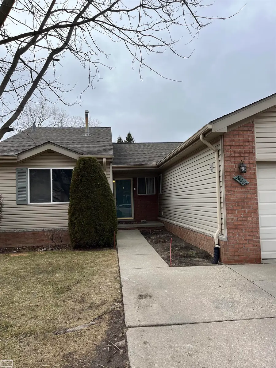 24381 Juliet DR, Center Line, MI 48015 - #2