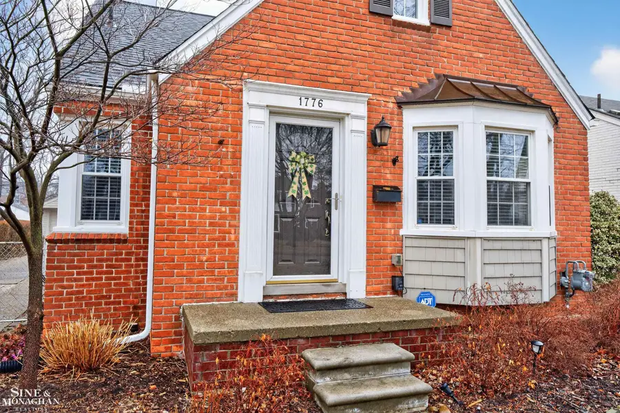 1776 Manchester, Grosse Pointe Woods, MI 48236 - #2
