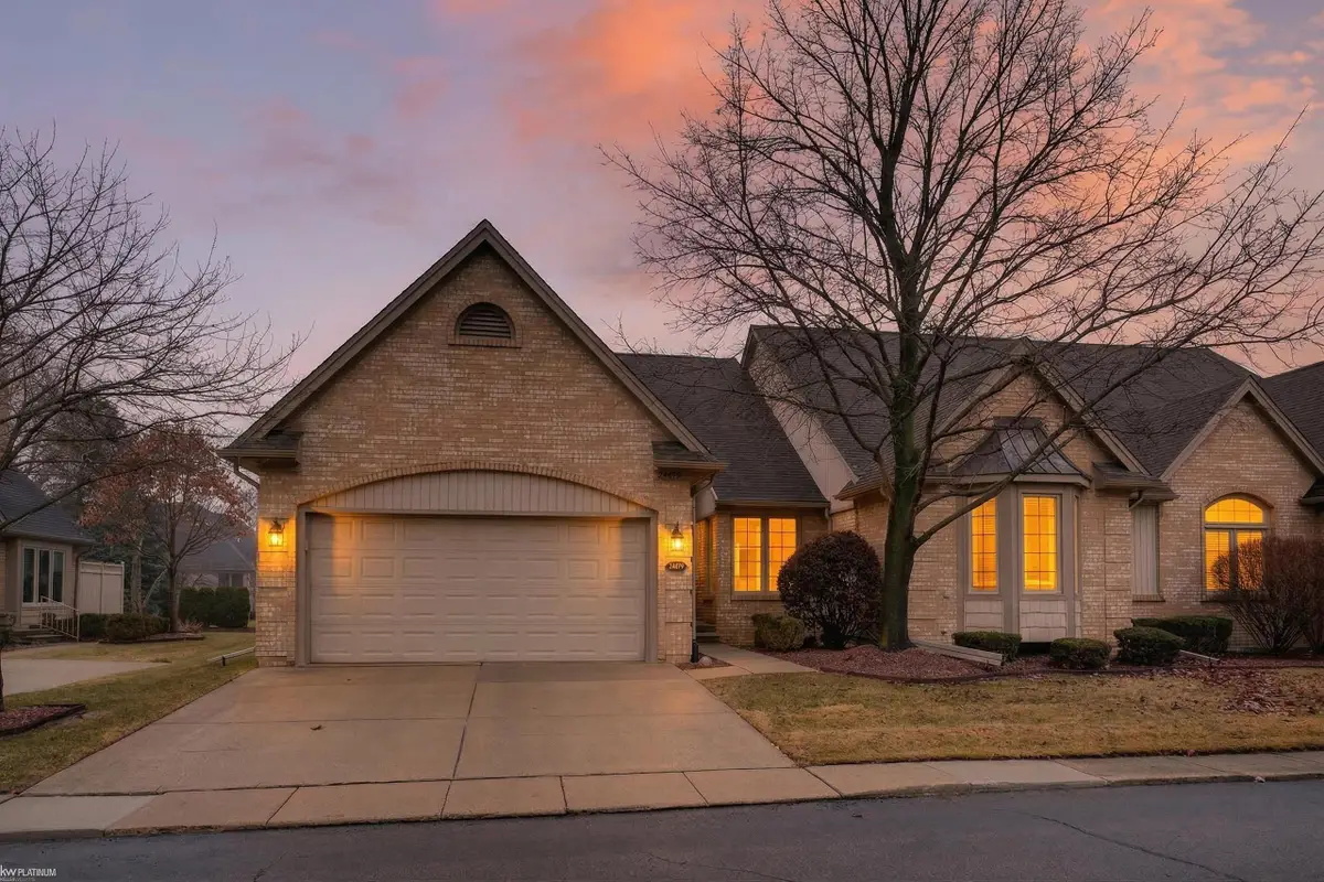 54413 Cambridge DR, Shelby, MI 48315 - #1