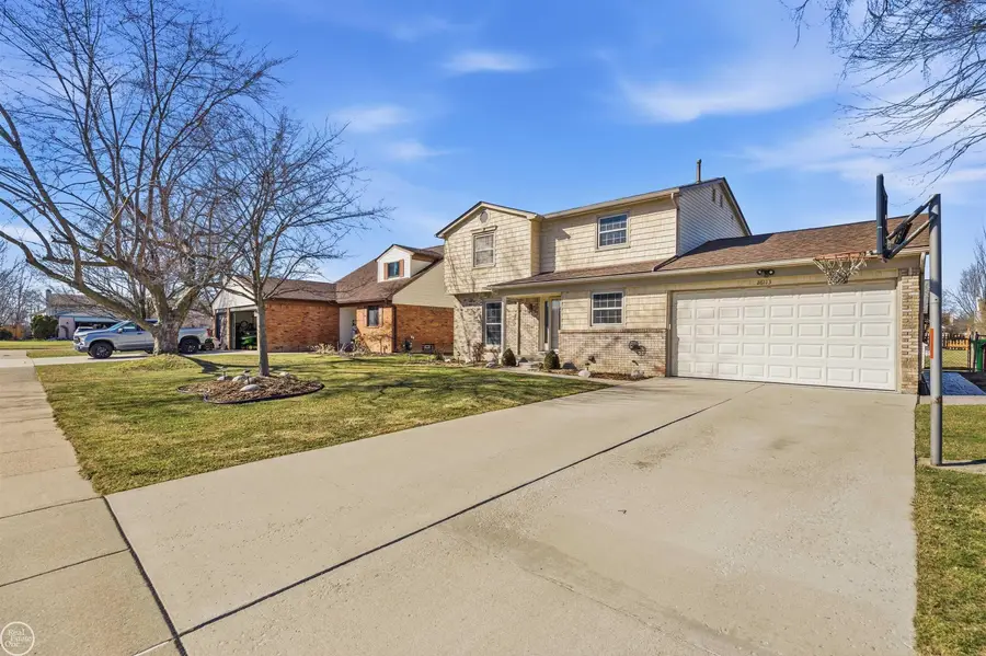 26113 Birchcrest DR, Chesterfield, MI 48051 - #3