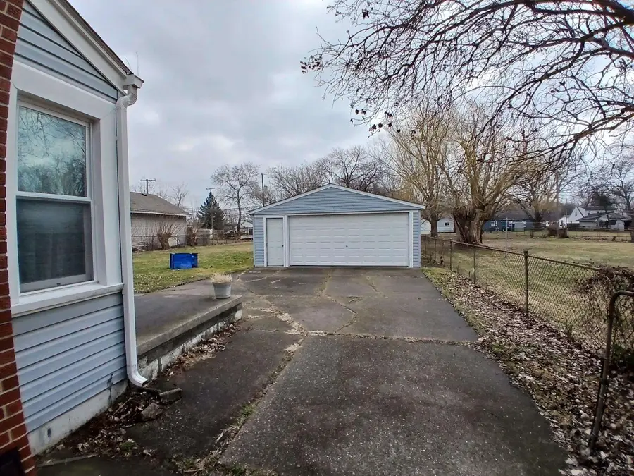 24894 Marigold AVE, Warren, MI 48089 - #2