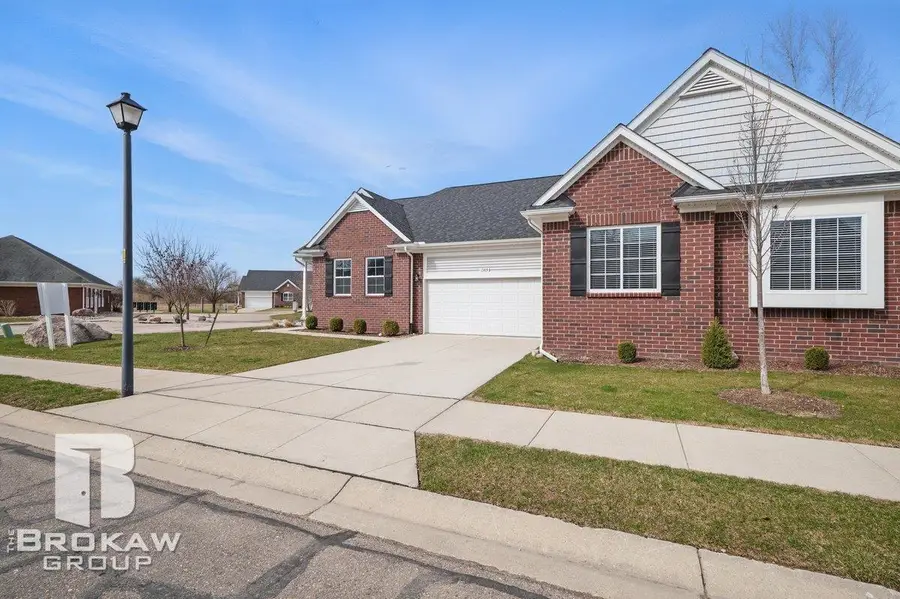 1389 Luxington DR, Lapeer, MI 48446 - #3