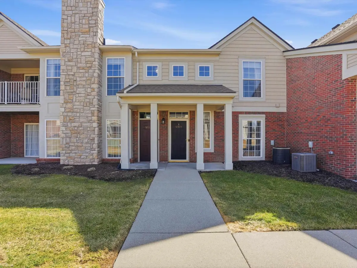 52124 Naugatuck DR, Macomb, MI 48042 - #1