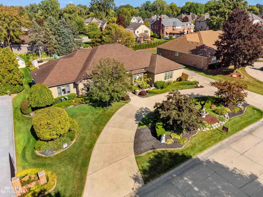 37444 Alpinia LN, Clinton Township, MI 48036 - #2