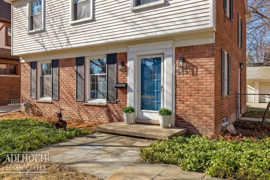 883 Lakepointe ST, Grosse Pointe Park, MI 48230 - #2