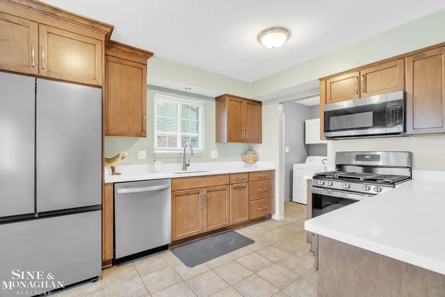 39476 Willmarth ST, Harrison Township, MI 48045 - #3