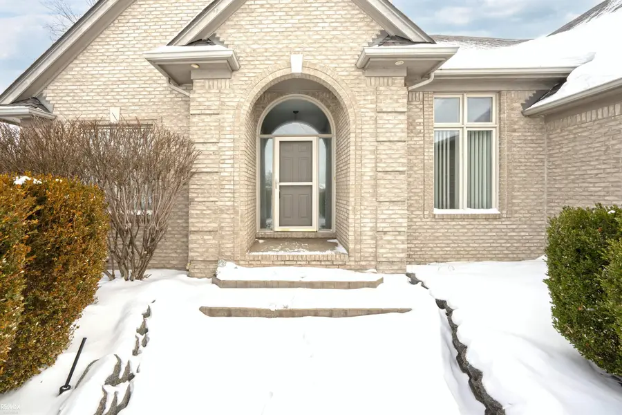 48498 Beacon Square DR, Macomb, MI 48044 - #3