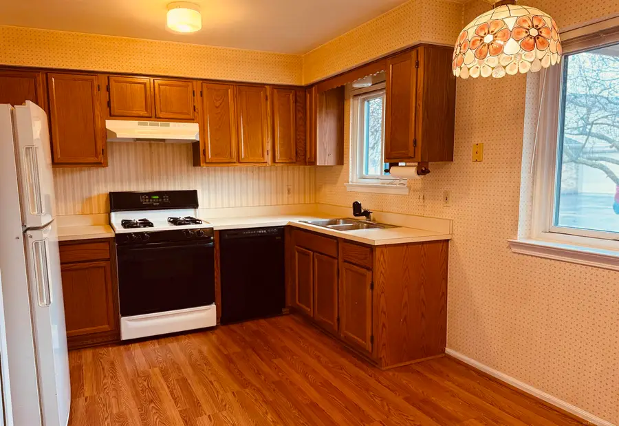 32806 Harmon CT, Roseville, MI 48066 - #3