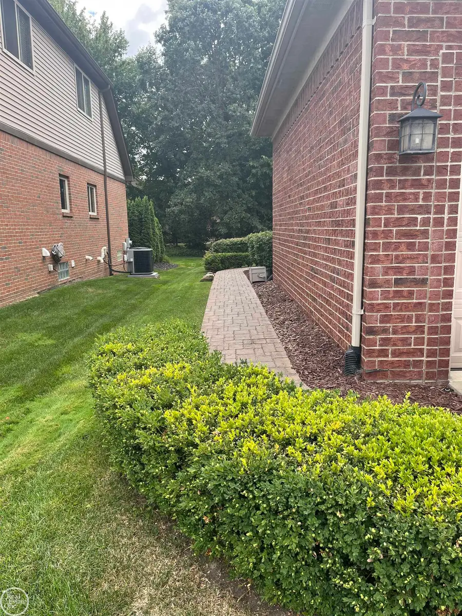 17630 Eider DR, Clinton Township, MI 48038 - #2