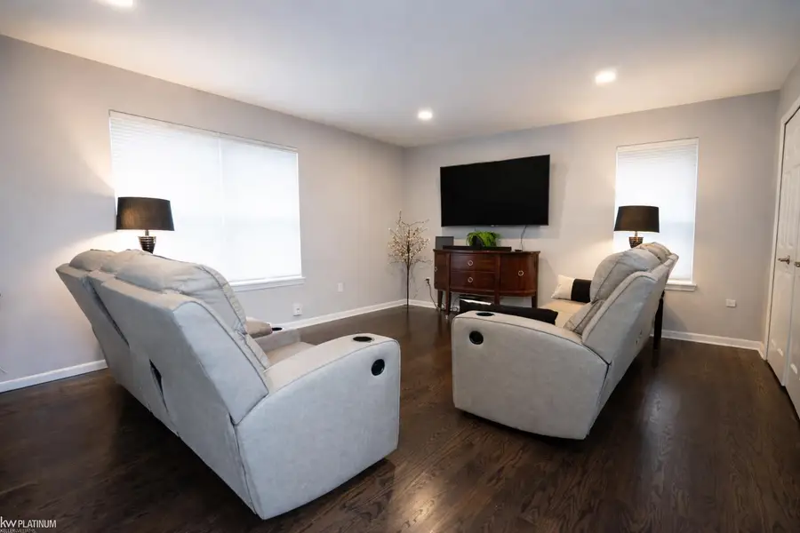 22423 Lincoln ST, Saint Clair Shores, MI 48082 - #2