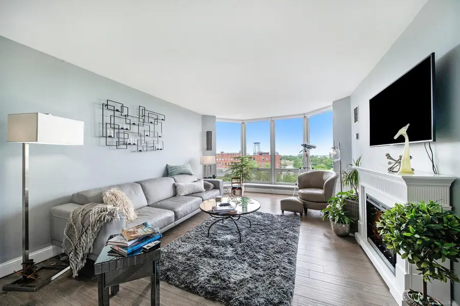 250 E Harbortown DR, Detroit, MI 48207 - #2