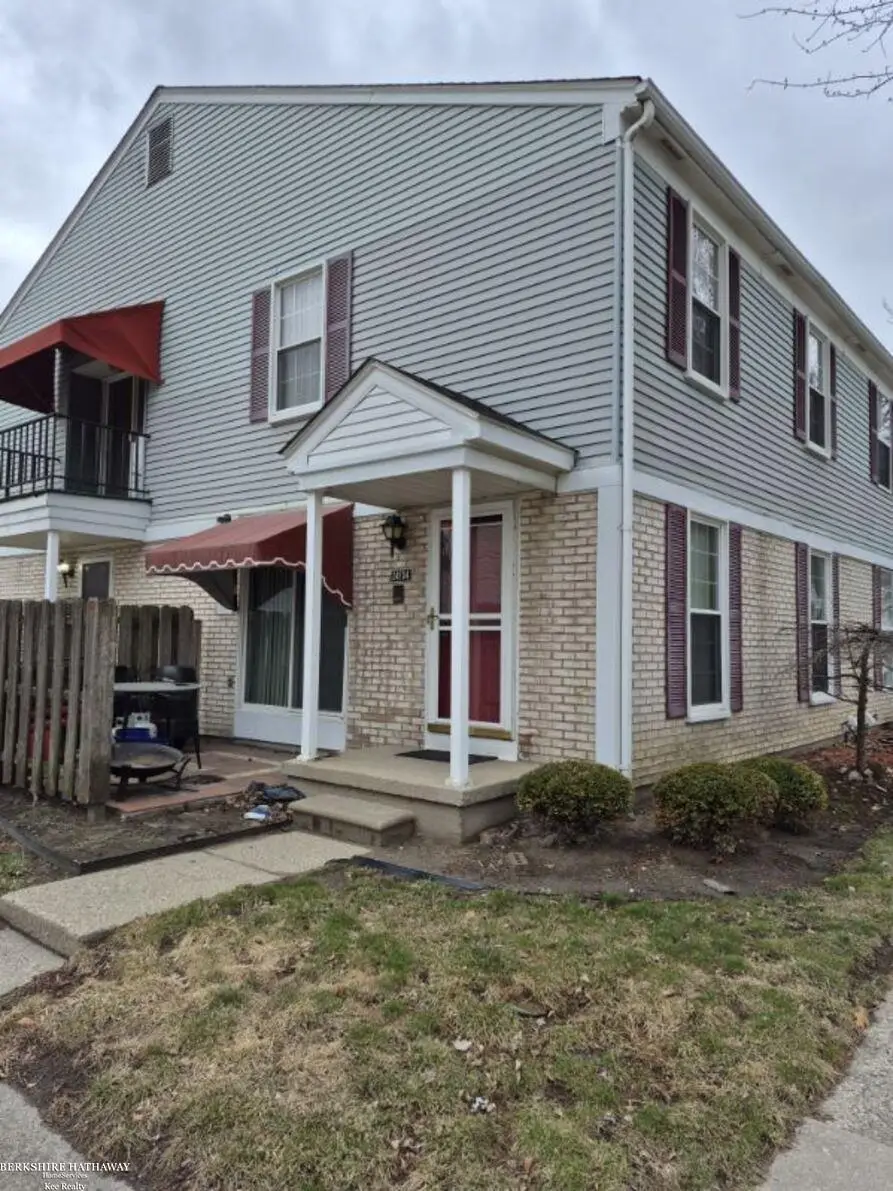 24704 Meadow LN, Harrison Township, MI 48045 - #1